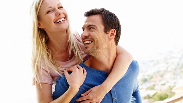 باحثون أمريكيون.. الرجل ينجذب إلى المرأة التي تشبه أمه