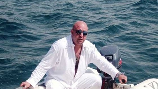 أحمد شاهين يبدأ تصوير فيلمه الجديد «المستخبي» أحمد شاهين يبدأ تصوير فيلمه الجديد «المستخبي»