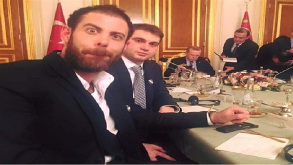 سيلفي «أردوغان » يُشعل غضب الأتراك سيلفي «أردوغان » يُشعل غضب الأتراك