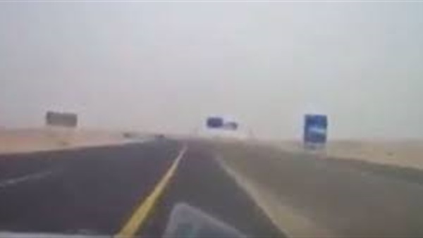 مريض نفسى يقود سيارة بسرعة جنونية في الغردقة مريض نفسى يقود سيارة بسرعة جنونية في الغردقة
