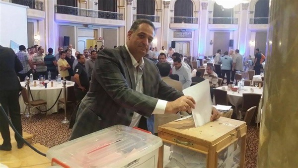"عمر نصر" يفوز بمقعد  نقيب الطياريين المدنيين 
