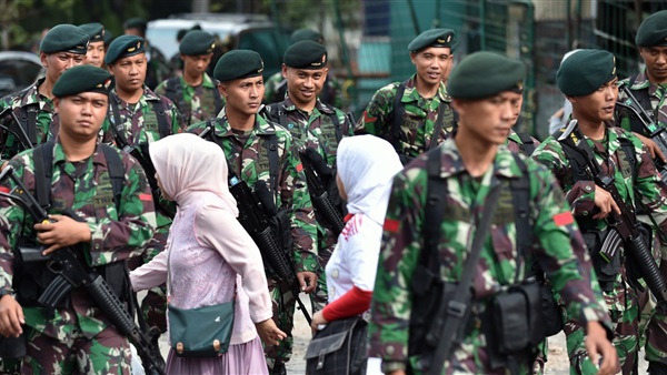 الجيش الإندونيسي يستأنف مطاردة الإرهابي "أبو وردة" سانتوسو