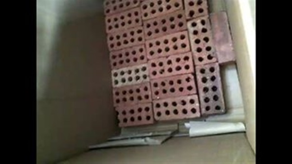 بالصور .. العثورعلى طوب أحمر بدلا من الأجهزة بمستشفى المنيا الجامعى بالصور .. العثورعلى طوب أحمر بدلا من الأجهزة بمستشفى المنيا الجامعى