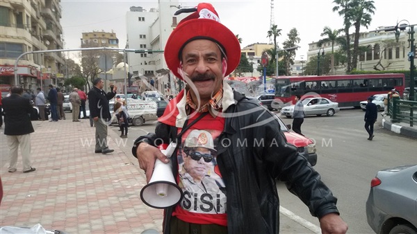 بالصور.. المواطنين يحتفلون بذكرى الثورة وسط تكثيف أمني بالصور.. المواطنين يحتفلون بذكرى الثورة وسط تكثيف أمني