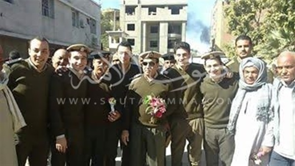 بالصور.. إدارة «كوم أمبو» التعليمية يحتفلون مع رجال الشرطة بالصور.. إدارة «كوم أمبو» التعليمية يحتفلون مع رجال الشرطة