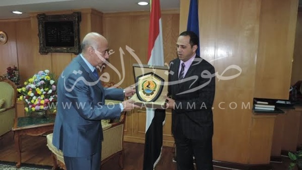 بالصور.. رئيس جامعة دمنهور يهنئ مدير أمن البحيرة بعيد الشرطة بالصور.. رئيس جامعة دمنهور يهنئ مدير أمن البحيرة بعيد الشرطة