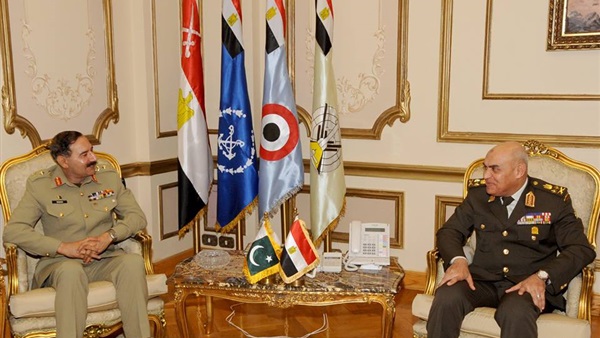 وزير الدفاع يستقبل رئيس الأركان المشتركة الباكستانية وزير الدفاع يستقبل رئيس الأركان المشتركة الباكستانية
