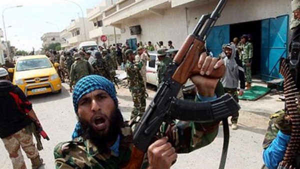 العائدون من ليبيا: 15 عاملًا لا يستطيعون النزول إلى مصر العائدون من ليبيا: 15 عاملًا لا يستطيعون النزول إلى مصر