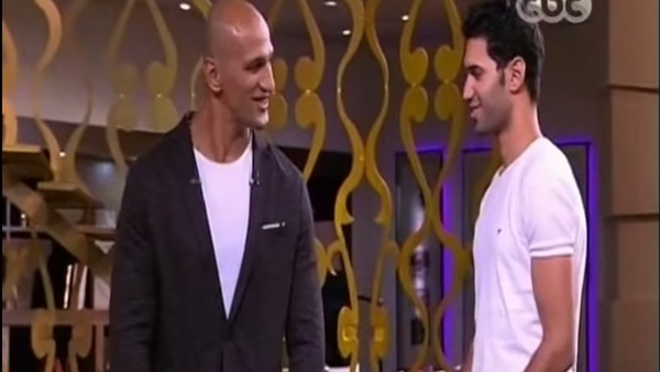 بالفيديو.. كرم جابر بنسحب أمام أحد جماهير برنامج منى الشاذلى بالفيديو.. كرم جابر بنسحب أمام أحد جماهير برنامج منى الشاذلى