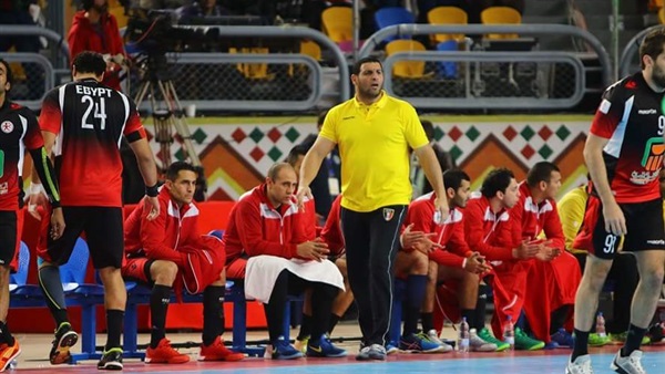 منتخب اليد يتقدم على نظيره المغربى في الشوط الأول منتخب اليد يتقدم على نظيره المغربى في الشوط الأول