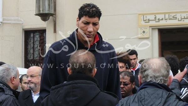 بالصور..لاعبو منتخب اليد فى جنازة أحمد كمال حافظ بالصور..لاعبو منتخب اليد فى جنازة أحمد كمال حافظ