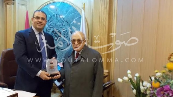 أستاذ بجامعة المنصورة يبتكر مشروعا لإنتاج الورق عالي الجودة أستاذ بجامعة المنصورة يبتكر مشروعا لإنتاج الورق عالي الجودة