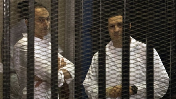 «آسف ياريس» تكشف حقيقة عودة نجلى مبارك للسجن