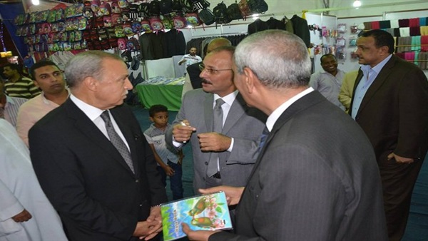 بالصور.. محافظ قنا يفتتح معرض مستلزمات المدارس بالصور.. محافظ قنا يفتتح معرض مستلزمات المدارس