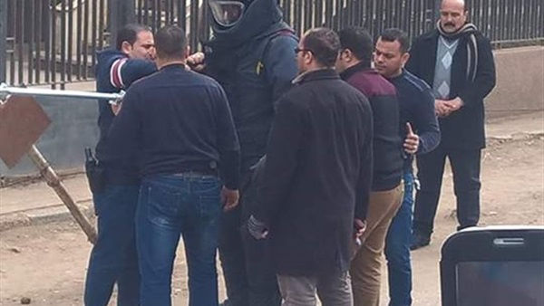 بالصور..مفرقعات الدقهلية تفحص قنبلة بمحكمة منية النصر بالصور..مفرقعات الدقهلية تفحص قنبلة بمحكمة منية النصر