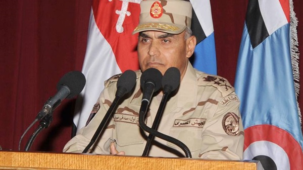 وزير الدفاع يشيد بدور الشرطة في حفظ الأمن بالبلاد