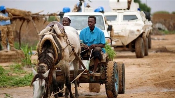 «السودان»: يؤكد استمرار العمل لتنفيذ إستراتيجية خروج "اليوناميد" من "دارفور" «السودان»: يؤكد استمرار العمل لتنفيذ إستراتيجية خروج "اليوناميد" من "دارفور"