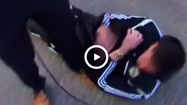 بالفيديو.. احتفال مثير “على الهواء” لمهاجم أيرلندا الشمالية بعد التأهل لليورو  