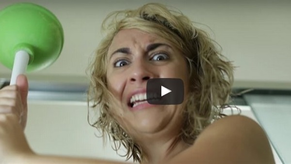 بالفيديو.. أسوأ ما يحدث للفتيات أثناء الاستحمام  