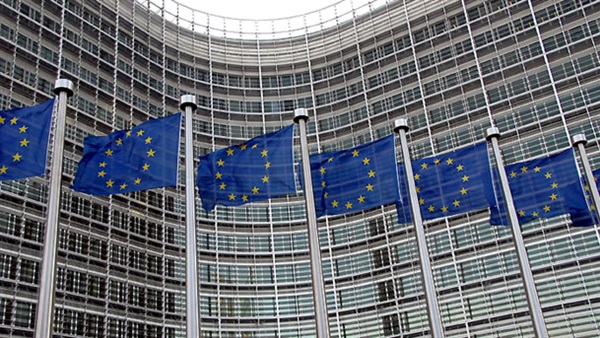 المفوضية الأوروبية تنصح بعدم السفر للدول المتضررة من «زيكا» 