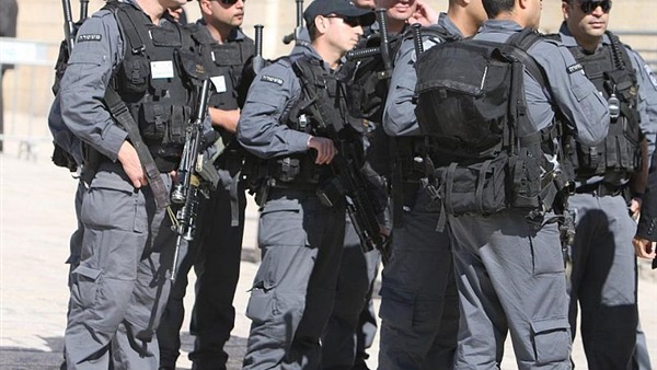 إسرائيل تعتقل عشرات العمال الفلسطينيين لعدم حصولهم على تصاريح إسرائيل تعتقل عشرات العمال الفلسطينيين لعدم حصولهم على تصاريح