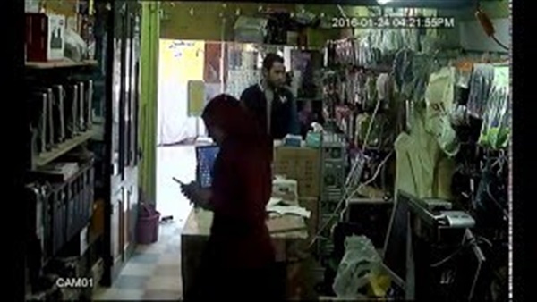 بالفيديو.. فتاة تتصدى للص حاول سرقة محل بالمنوفية