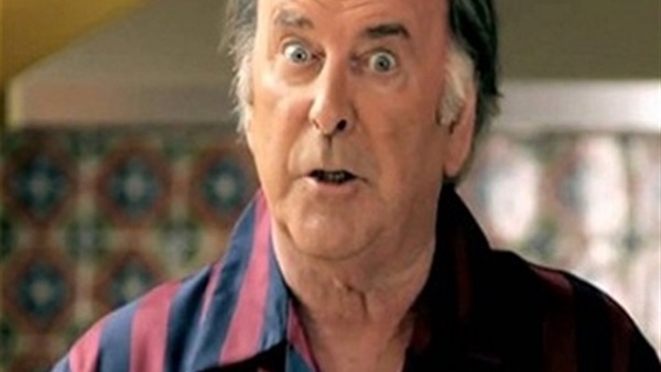 وفاة المذيع الإنجليزي الشهير "تيري ووجان" بعد معاناة قصيرة مع السرطان