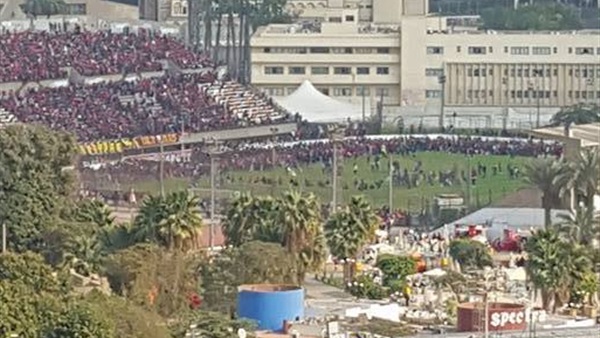 الأولتراس يرفع لافتات ضد الداخلية والمشير طنطاوي