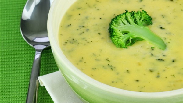 طريقة عمل شوربة «القرنبيط» الغنية بالمعادن طريقة عمل شوربة «القرنبيط» الغنية بالمعادن