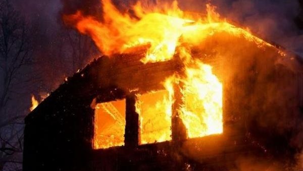 مريض نفسى يشعل النيران بشقته في الإسكندرية مريض نفسى يشعل النيران بشقته في الإسكندرية