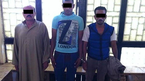 ربة منزل تتهم 3 عاطلين بالنصب عليها بالدجل ربة منزل تتهم 3 عاطلين بالنصب عليها بالدجل