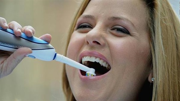 تعرف على مزايا فرشاة الأسنان الكهربائية