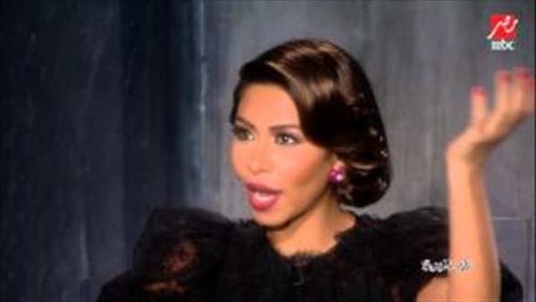 بالفيديو.. الحرب تشتعل بين شيرين وعمرو مصطفى بالفيديو.. الحرب تشتعل بين شيرين وعمرو مصطفى