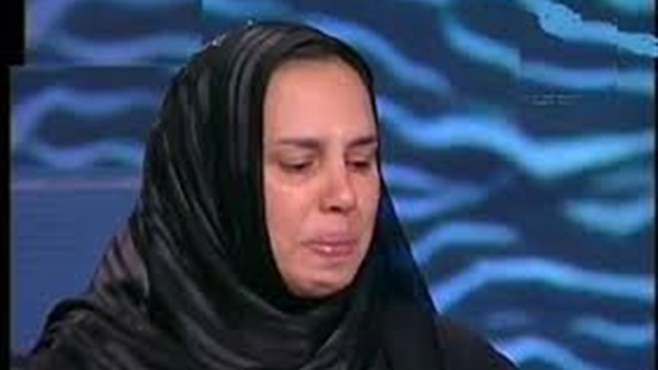 زوجة شهيد كرداسة باكية: حقه عند الله.. وهسيب مصر زوجة شهيد كرداسة باكية: حقه عند الله.. وهسيب مصر