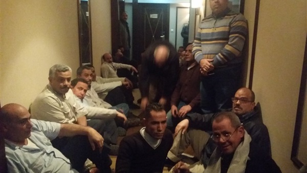 بالصور.. إعتصام عمال «شيراتون القاهرة» لتأخر صرف مستحقاتهم المالية بالصور.. إعتصام عمال «شيراتون القاهرة» لتأخر صرف مستحقاتهم المالية