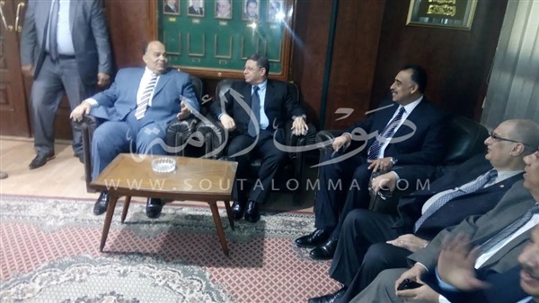بالصور.. وزير القوي العاملة يجتمع بإدارة الغرفة التجارية بالمنصورة