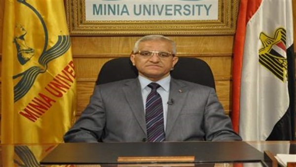 رئيس جامعة المنيا يتفقد لجان امتحانات التعليم المفتوح