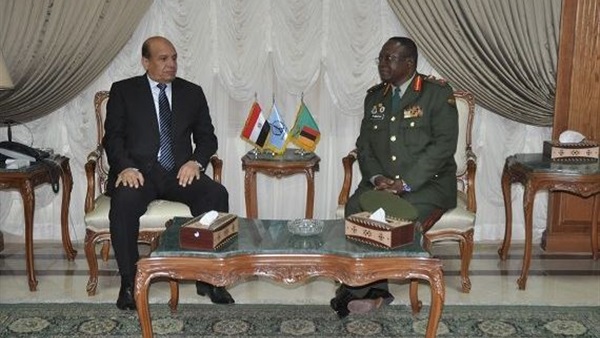 رئيس أركان القوات المسلحة الزامبي يغادر القاهرة