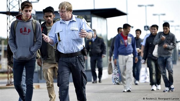 الدنمارك تسمح للشرطة بمصادرة متعلقات اللاجئين الثمينة