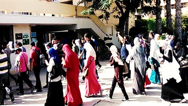 الطلاب المصريين بالخارج: «الدولة تعاملنا كمستثمرين»
