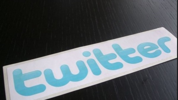 «تويتر» يعلن وقف آلاف الحسابات "المروجة للإرهاب"