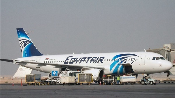 السيسى يطالب بإصلاح مهبط طائرات بمطار القاهرة خلال شهر بدلا من 4 
