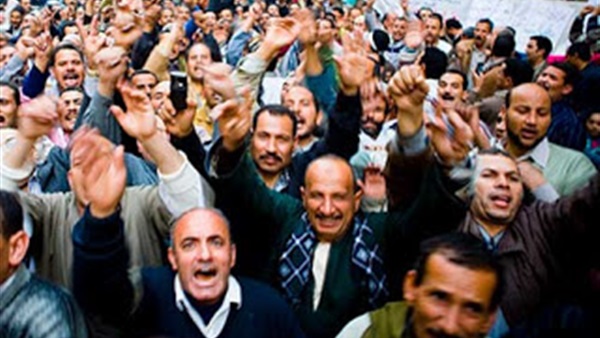 وقفه إحتجاجية امام نقابة المحامين للمطالبه بتحسين رواتبهم وقفه إحتجاجية امام نقابة المحامين للمطالبه بتحسين رواتبهم