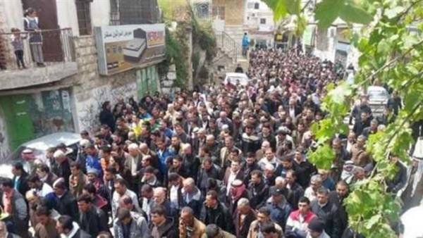 أهالي كفر الشيخ ينتظرون وصول جثمان شهيد العريش أهالي كفر الشيخ ينتظرون وصول جثمان شهيد العريش