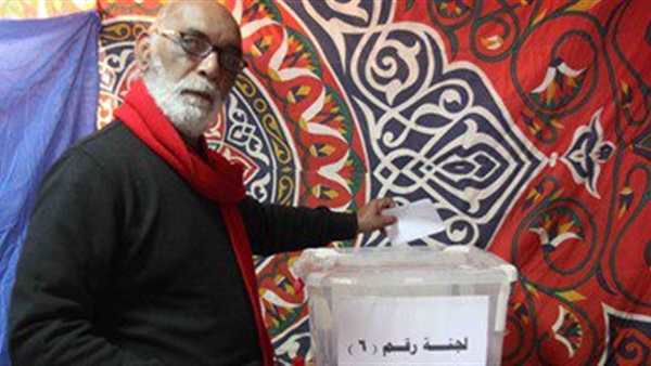 محمد أبو سيف يدلي بصوته فى انتخابات السينمائين محمد أبو سيف يدلي بصوته فى انتخابات السينمائين