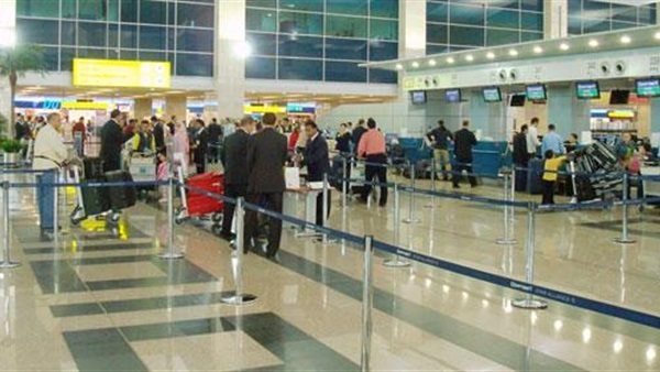 ضبط راكب مصري بالمطار حاول تهريب 150 ألف ريال سعودي
