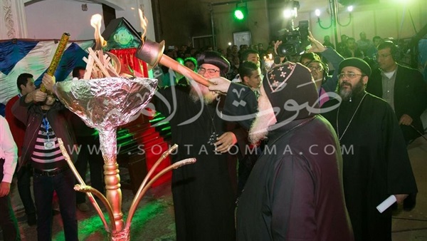 بالصور.. أسقف الشباب يشكر البابا تواضروس بالصور.. أسقف الشباب يشكر البابا تواضروس