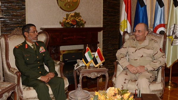 ننشر تفاصيل لقاء وزير الدفاع برئيس القوات المسلحة الإماراتي ننشر تفاصيل لقاء وزير الدفاع برئيس القوات المسلحة الإماراتي