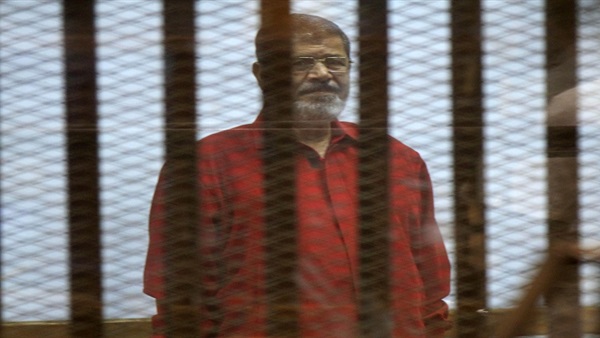 دخول نجل «مرسي» وأهالى المتهمين قاعة محاكمة «التخابر مع قطر»
