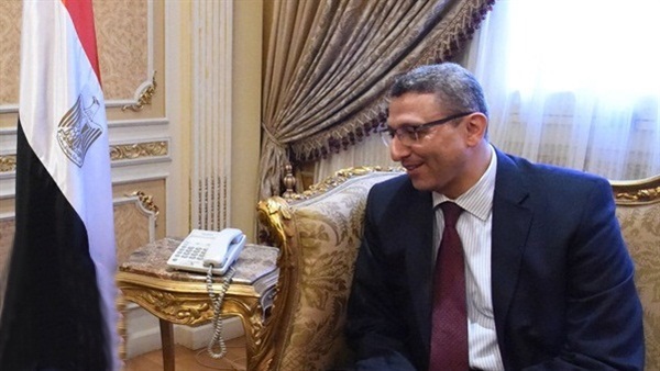 نواب «دعم مصر» يقنعون «صيام» بالعدول عن الاستقالة نواب «دعم مصر» يقنعون «صيام» بالعدول عن الاستقالة